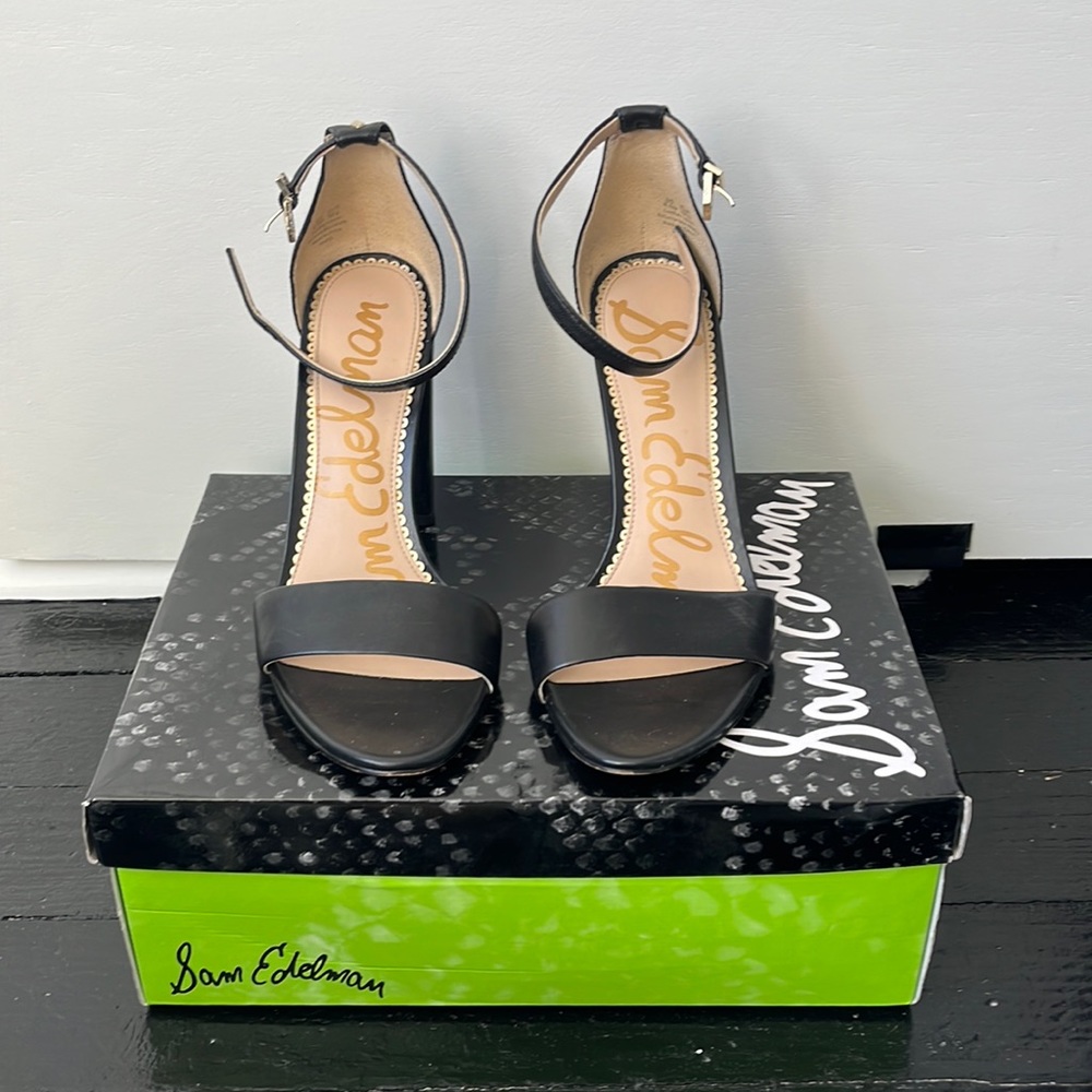 NWOT - ankle strap leather heels